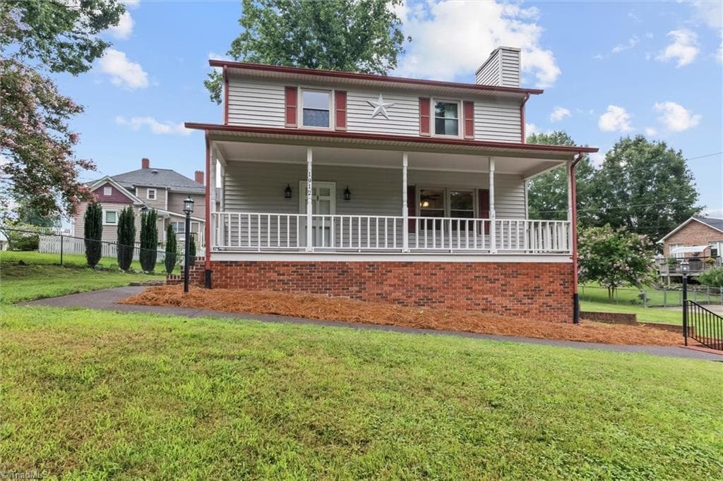 1912 Inman Circle, Mount Airy, NC 27030-2324