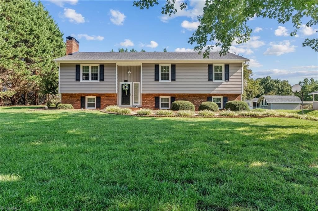 125 Hartley Lane, Pilot Mountain, NC 27041 — photo 1